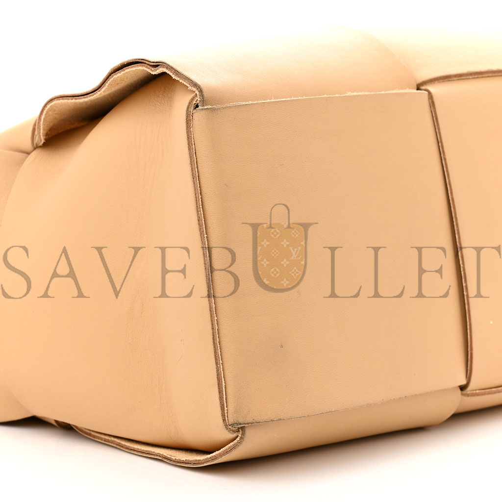 BOTTEGA VENETA NAPPA MAXI INTRECCIATO MEDIUM ARCO TOTE ALMOND (37*23*13cm) BOTTEGA VENETA NAPPA MAXI INTRECCIATO MEDIUM ARCO TOTE ALMOND (37*23*13cm)